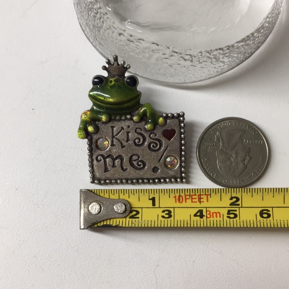 🖤Vtg Frog Prince pewter brooch - Picture 11 of 13